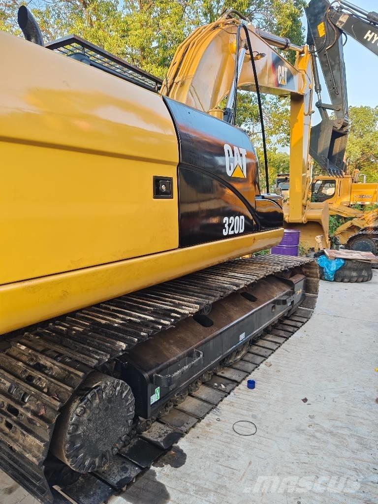 CAT 320 D Roomikekskavaatorid