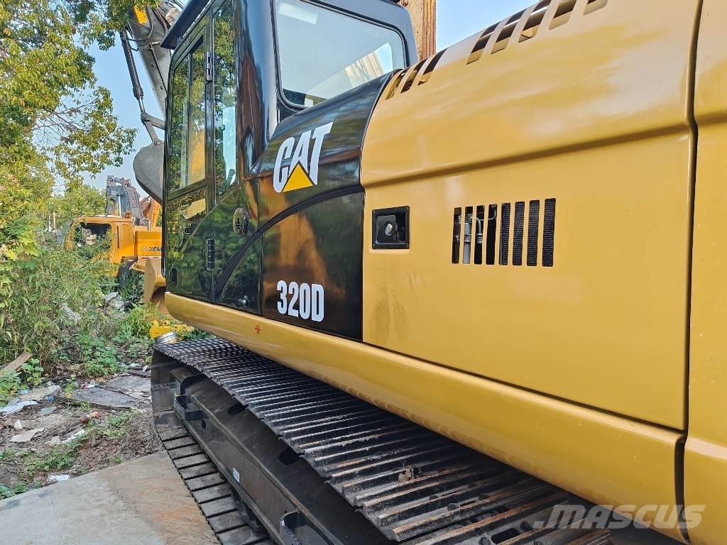 CAT 320 D Roomikekskavaatorid