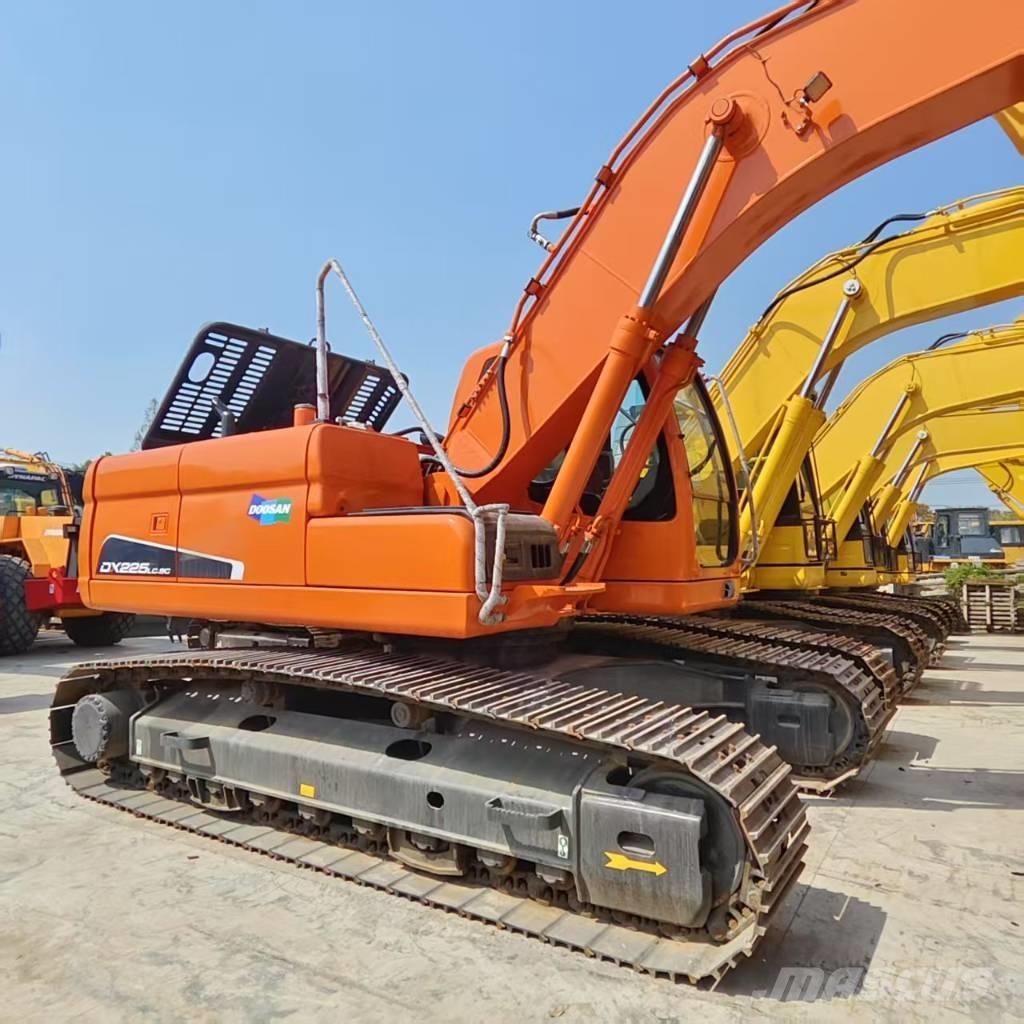 Doosan DX225LC-9C Roomikekskavaatorid