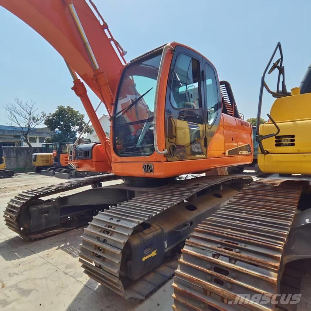 Doosan DX225LC-9C Roomikekskavaatorid