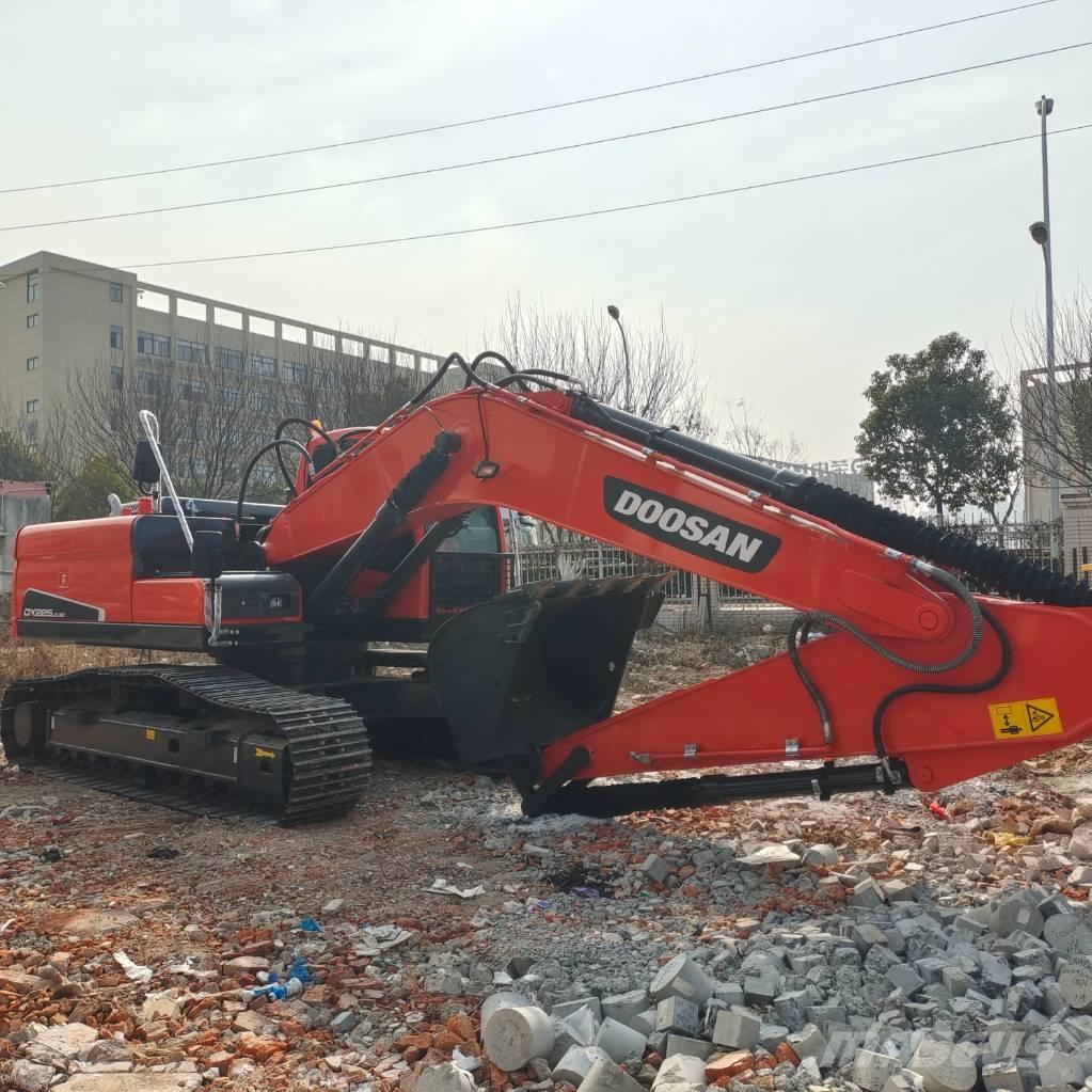 Doosan DX225LC-9C Roomikekskavaatorid