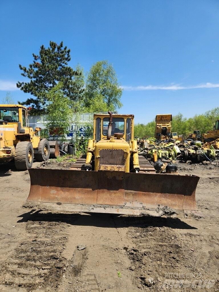 CAT D 6 Buldooserid