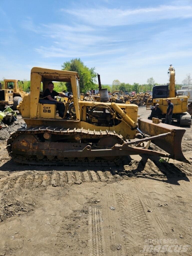 CAT D 6 Buldooserid