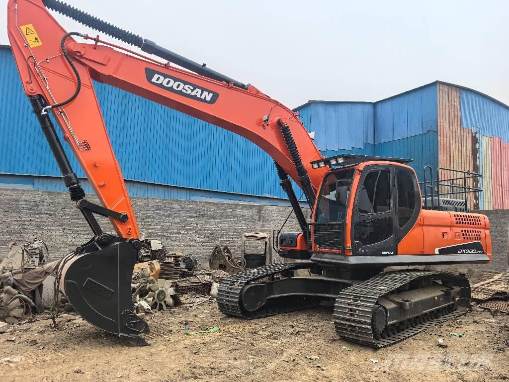 Doosan DX300 Roomikekskavaatorid