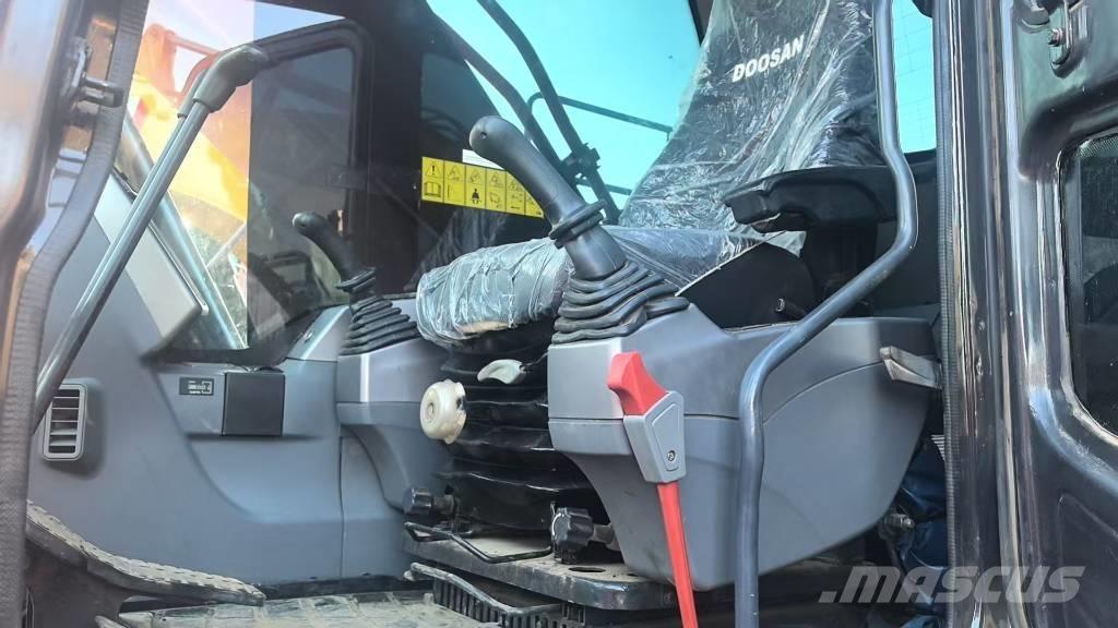 Doosan DX300 Roomikekskavaatorid