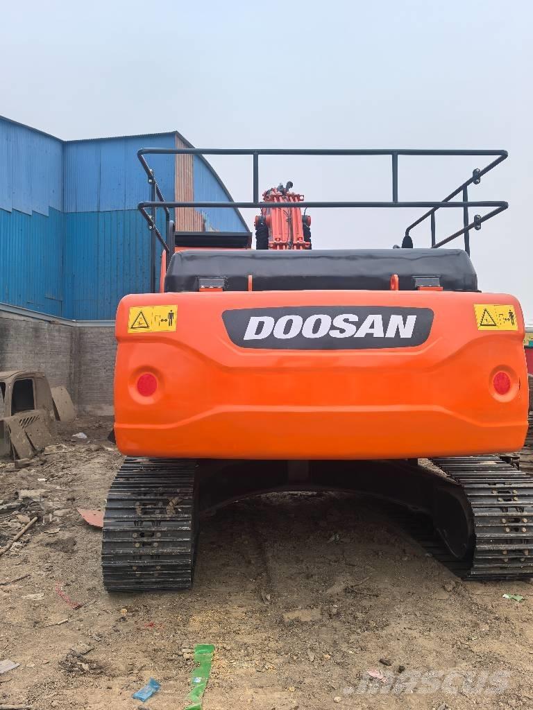 Doosan DX300 Roomikekskavaatorid