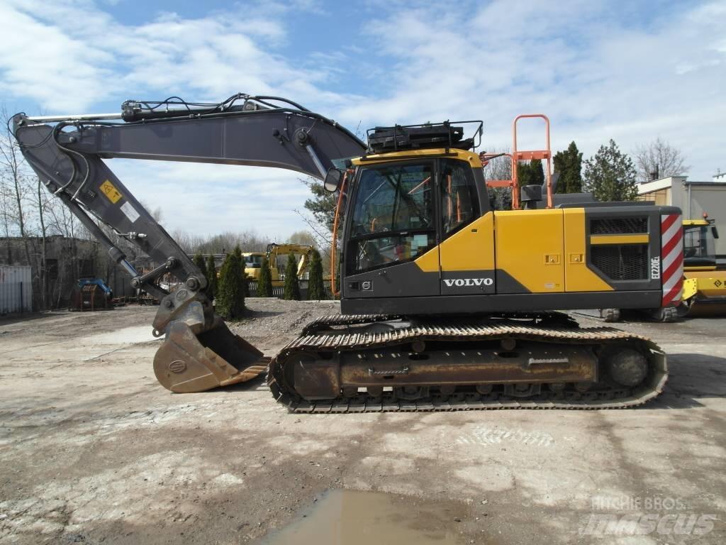 Volvo EC 220 EL Roomikekskavaatorid
