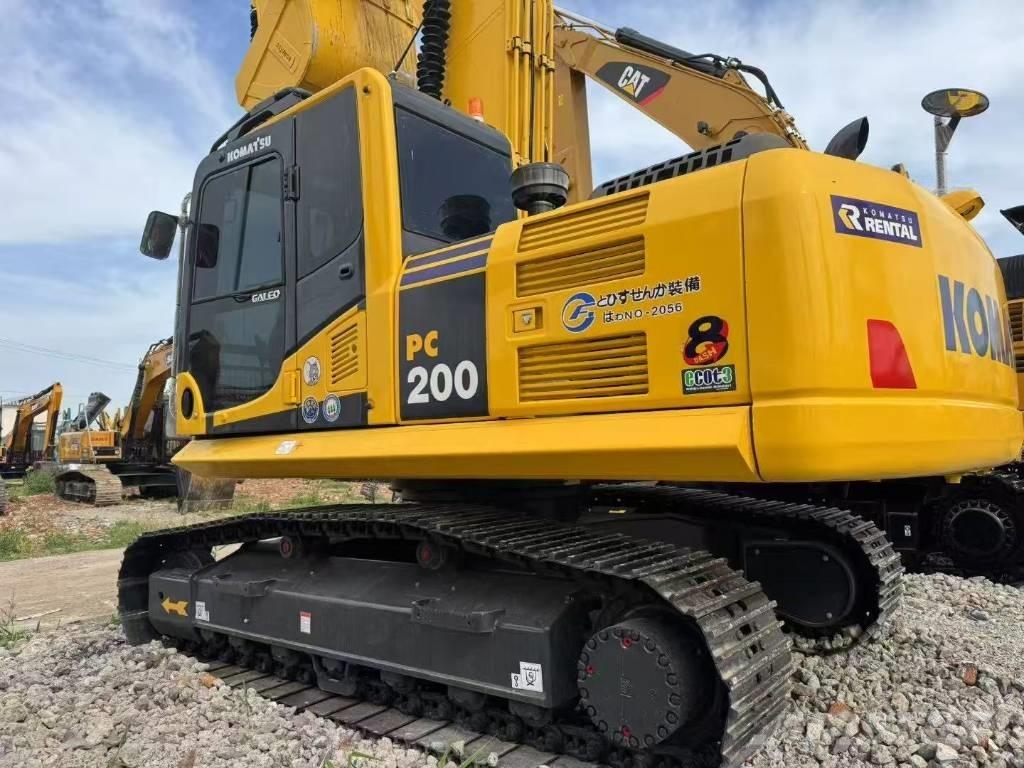 Komatsu 200-8 Roomikekskavaatorid