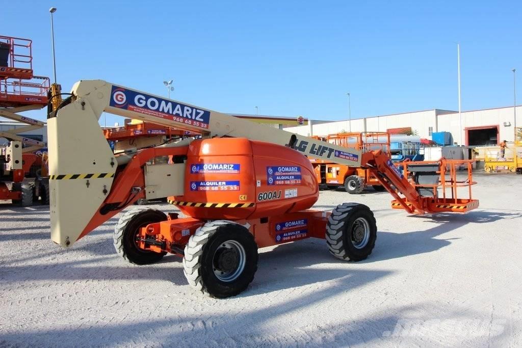 JLG 600 AJ Iseliikuvad poomtõstukid