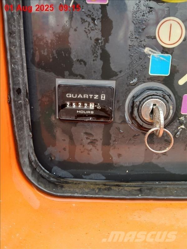 JLG 600 AJ Iseliikuvad poomtõstukid