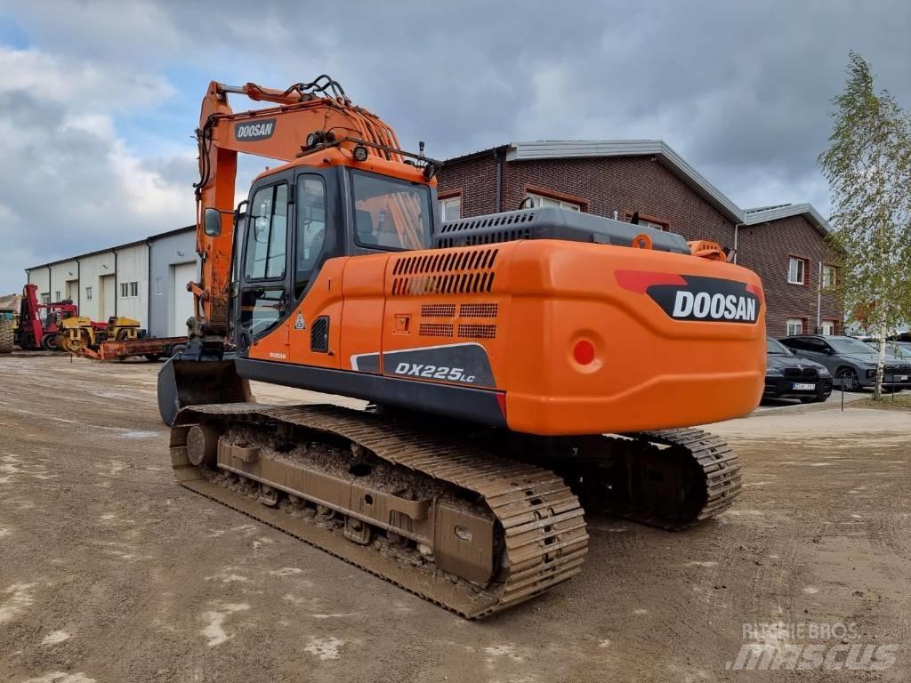 Doosan DX 225 LC-3 Roomikekskavaatorid