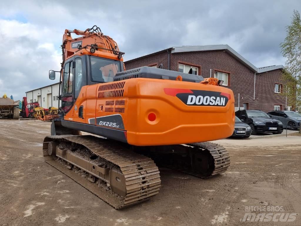 Doosan DX 225 LC-3 Roomikekskavaatorid