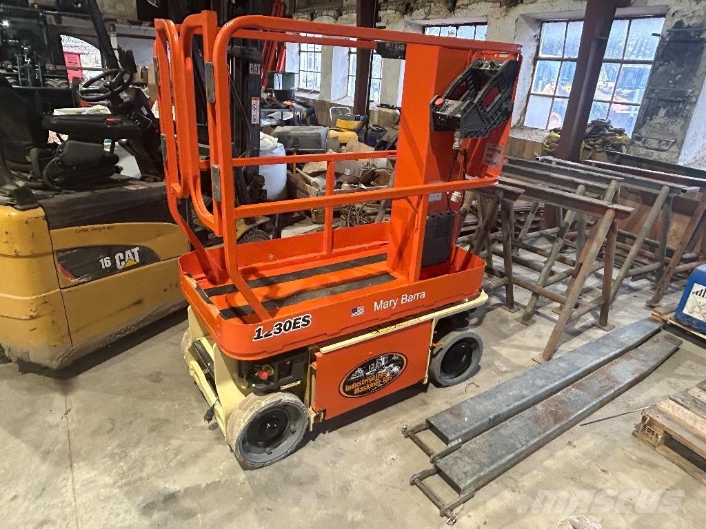 JLG 1230 ES Vertikaalsed mast tõstukid