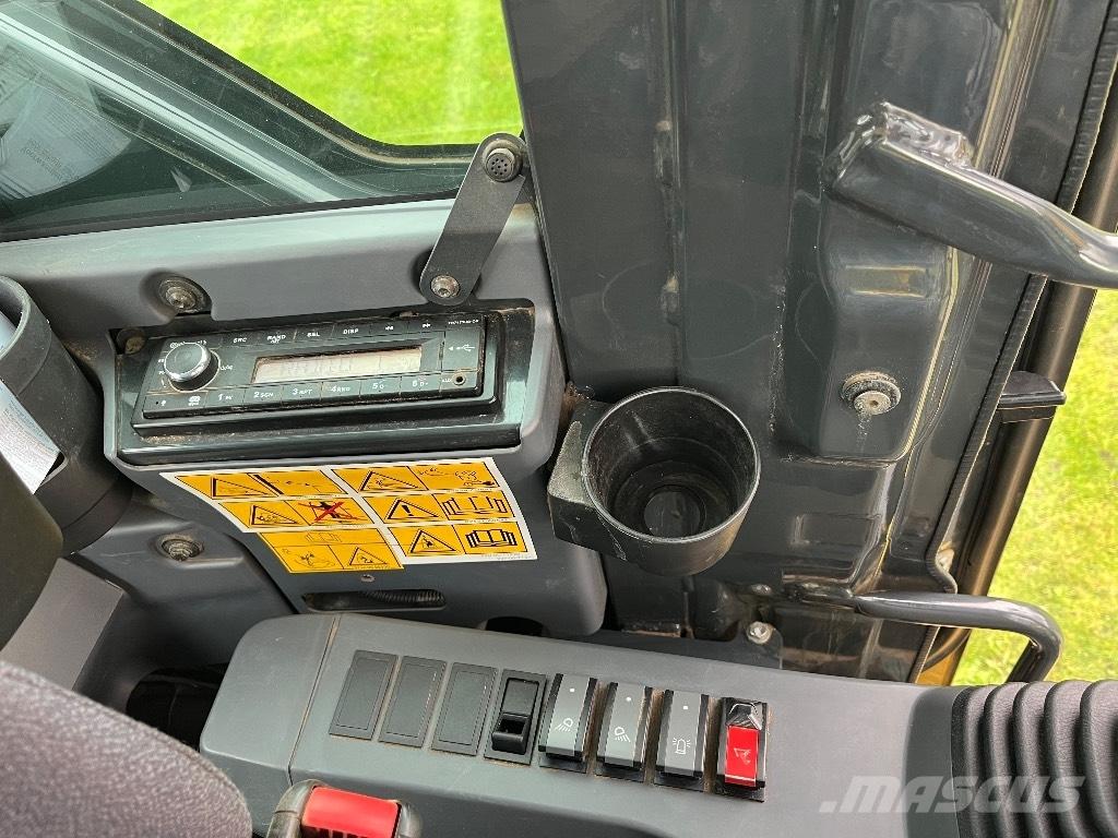 Komatsu PW 118 Ratasekskavaatorid