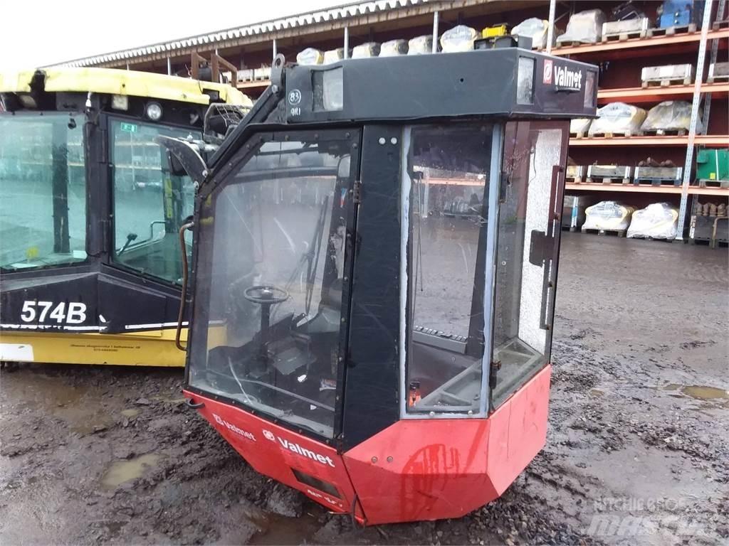 Valmet 911.1 Kabiinid