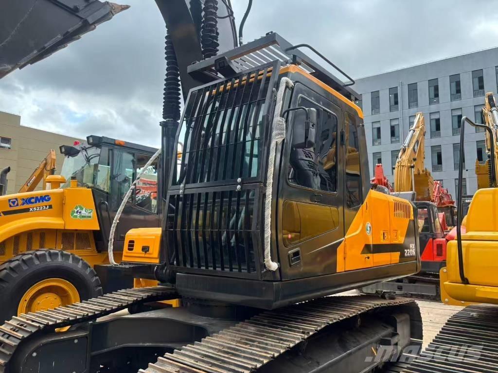 Hyundai HX 220 Roomikekskavaatorid