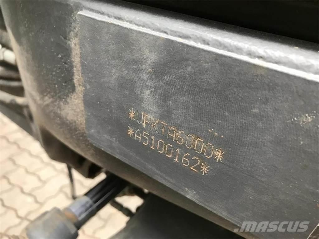 CLAAS Axion 870 Traktorid