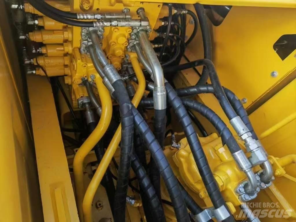 Komatsu 200-8 Roomikekskavaatorid