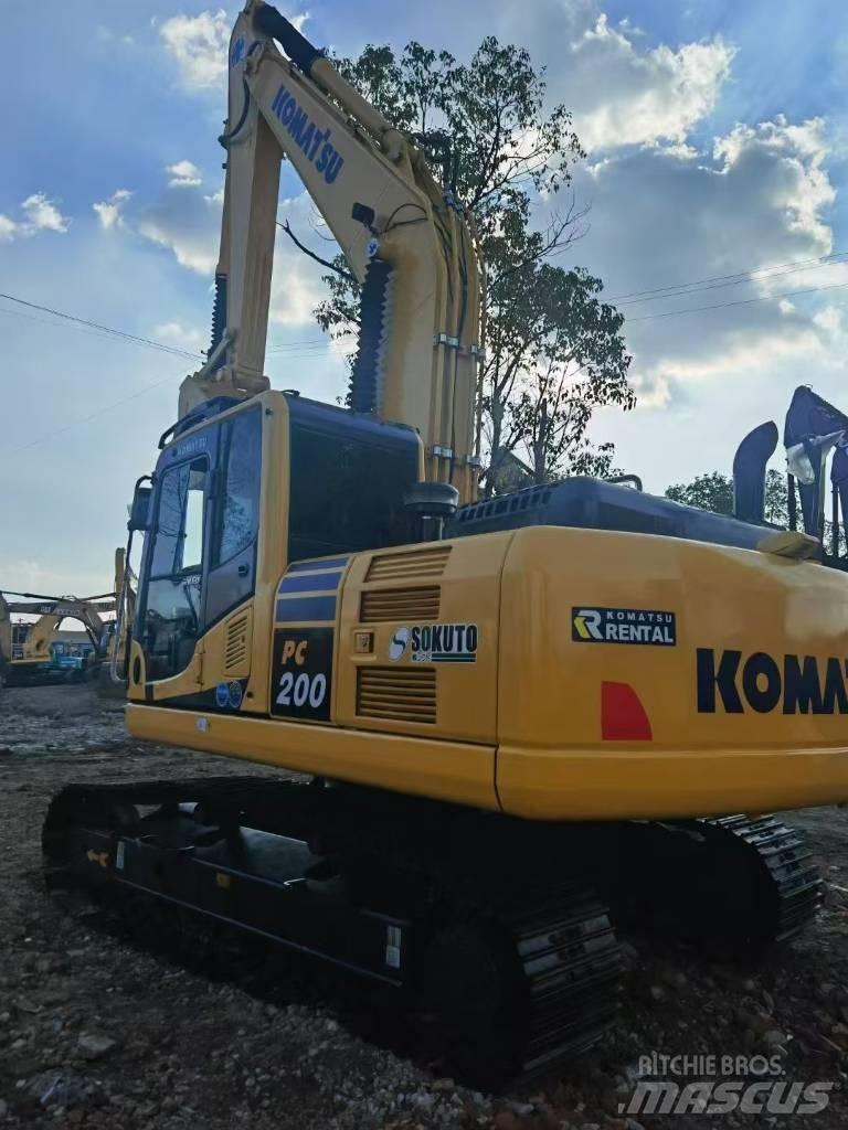 Komatsu 200-8 Roomikekskavaatorid