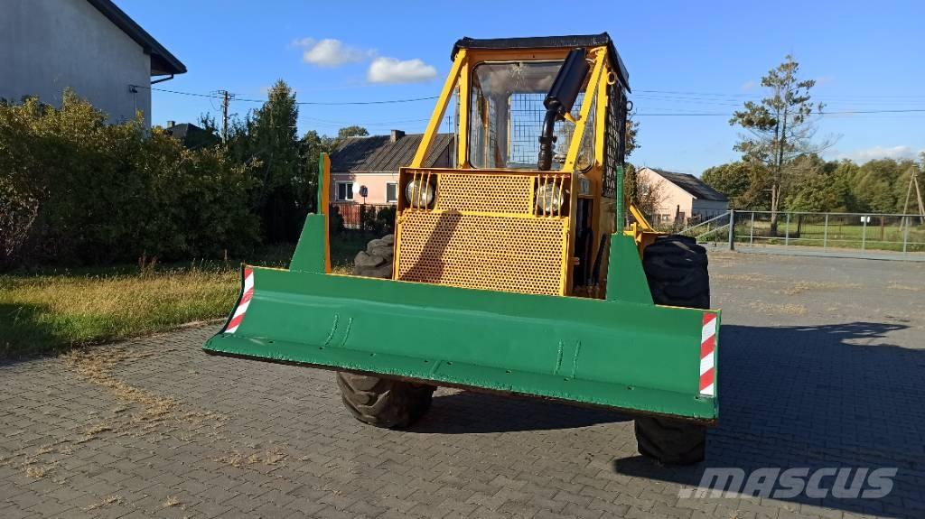 LKT 81 Väljaveotraktorid
