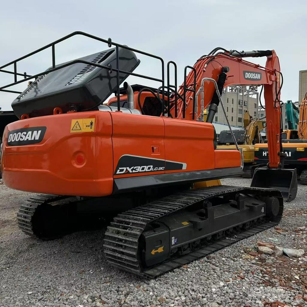 Doosan 300LC-9C Roomikekskavaatorid