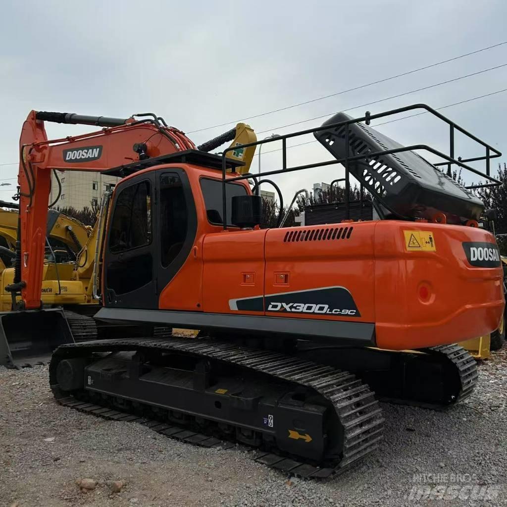 Doosan 300LC-9C Roomikekskavaatorid
