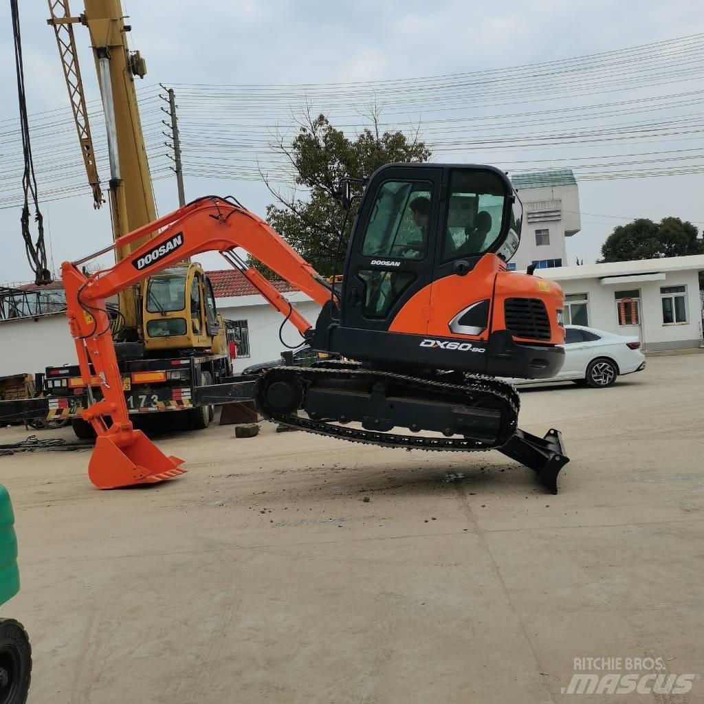 Doosan DX 60 Roomikekskavaatorid