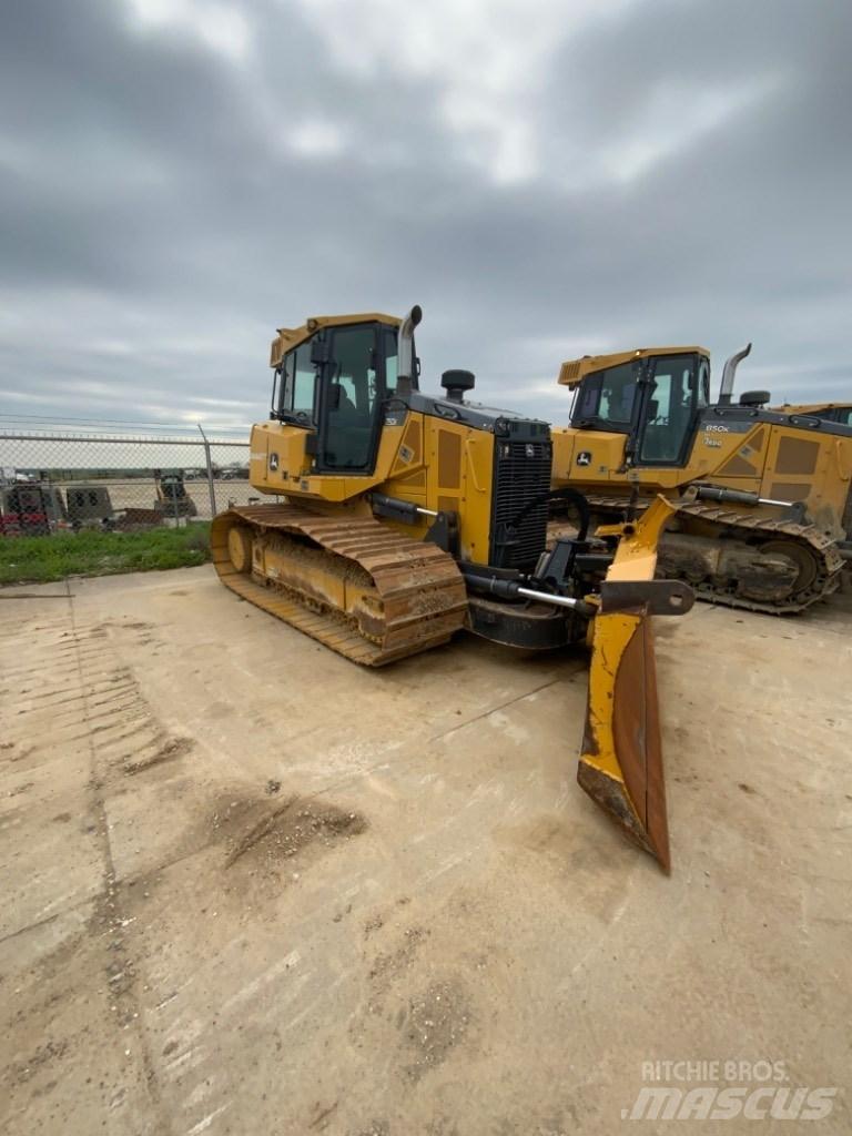 DEERE 750K Buldooserid