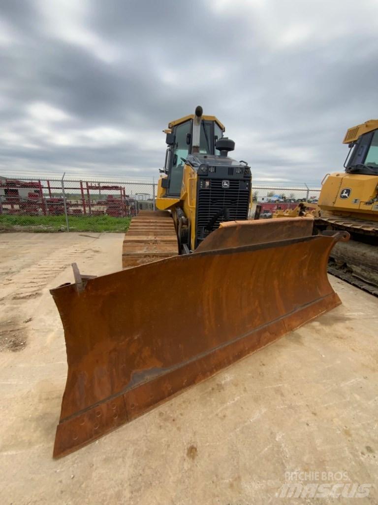 DEERE 750K Buldooserid
