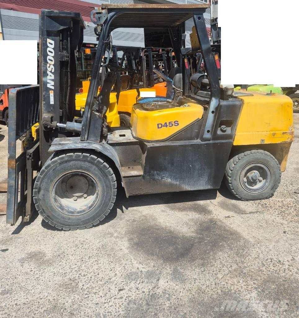 Doosan D 45 SC-9 Kahveltõstukid - muud