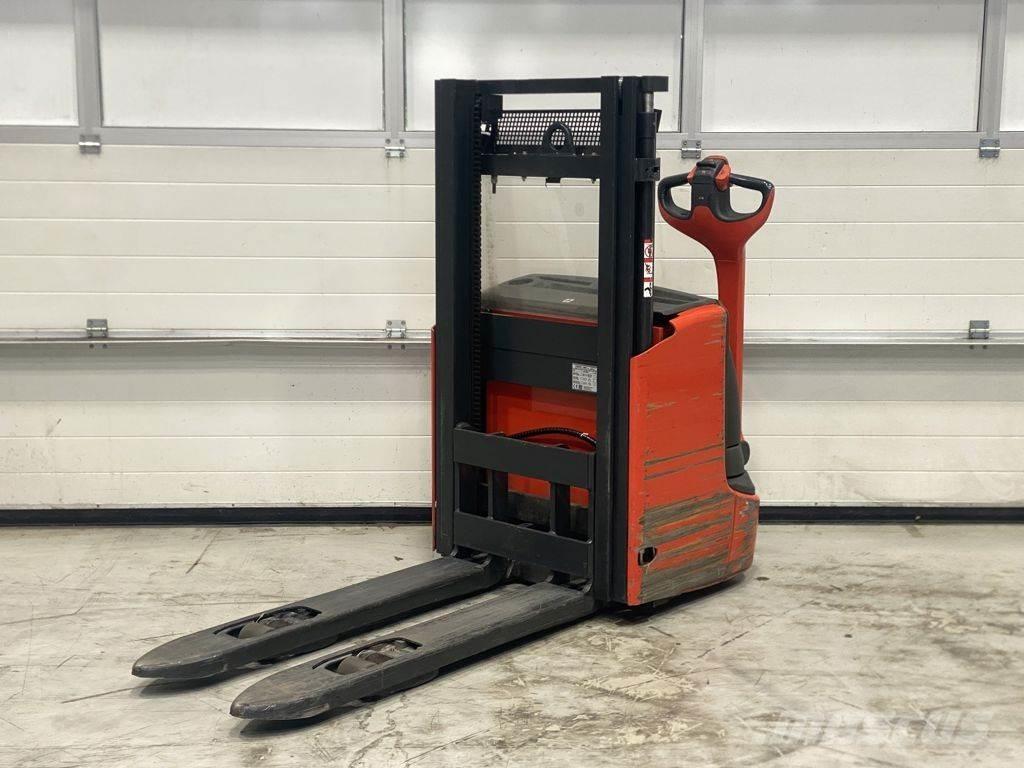 Linde L12 I Järelkäidavad virnastajad