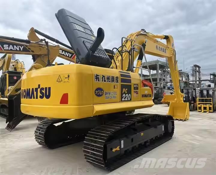Komatsu PC220-8 Roomikekskavaatorid