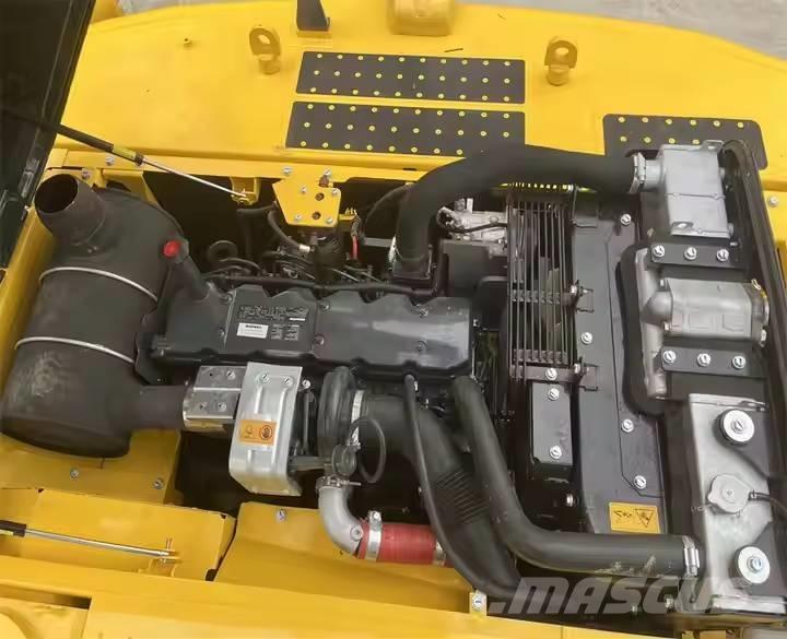 Komatsu PC220-8 Roomikekskavaatorid