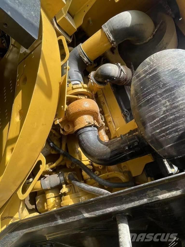CAT 966 Ratasekskavaatorid