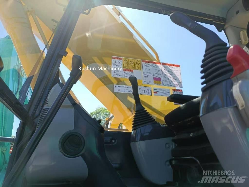 Komatsu PC 220-8 Roomikekskavaatorid