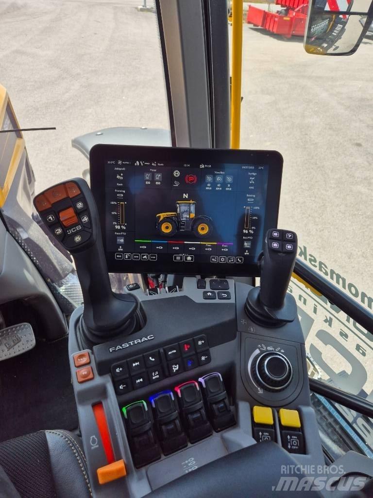 JCB Fastrac 4220 Traktorid