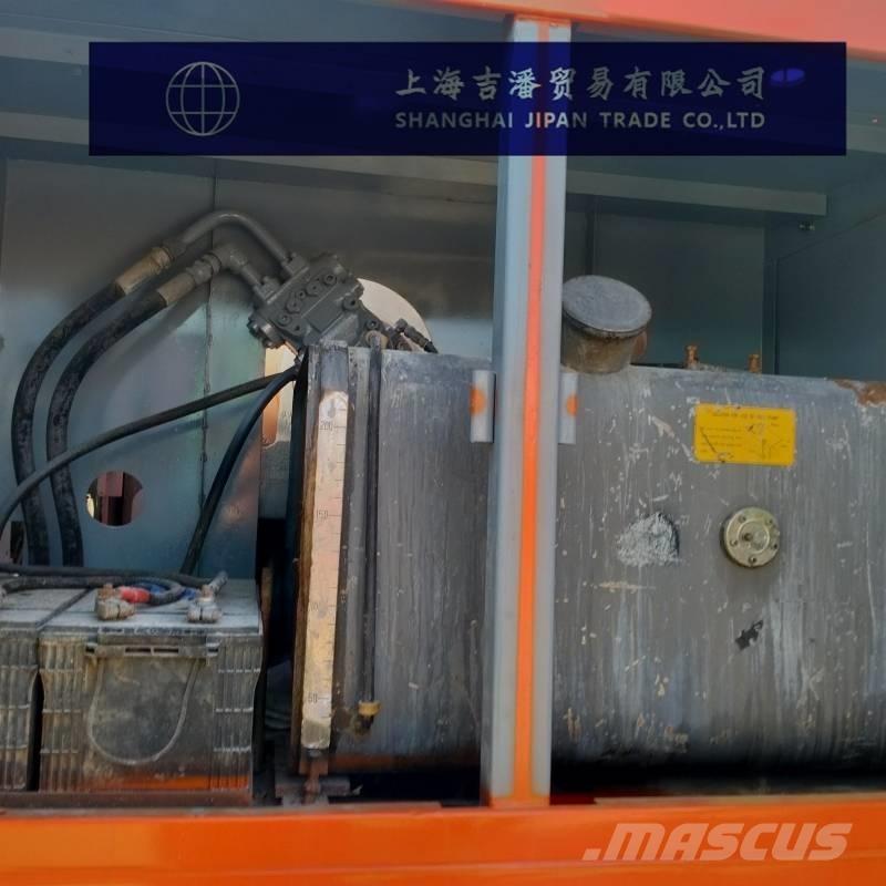 Hitachi KH 150-3 Roomikkraanad