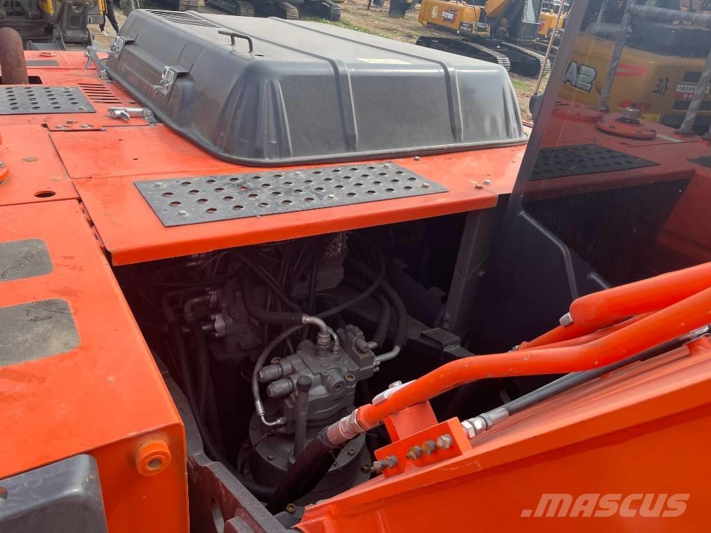 Hitachi ZX 240 Roomikekskavaatorid