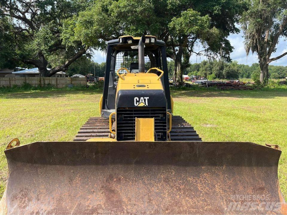 CAT D 3 K 2 LGP Buldooserid