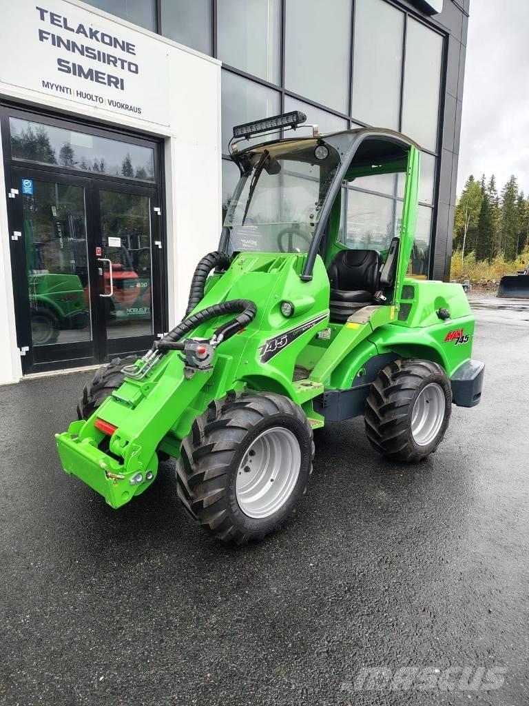 Avant 745 Väikelaadurid