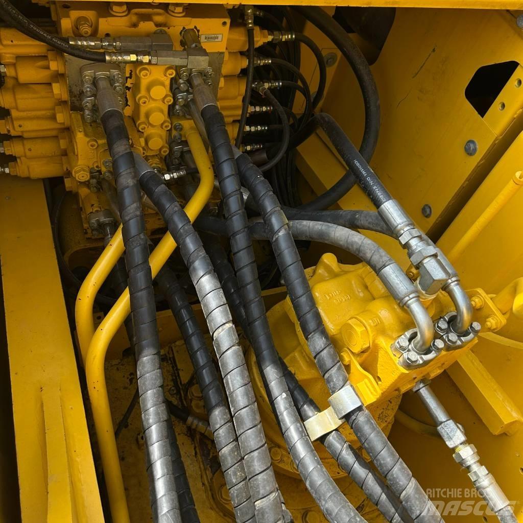 Komatsu 210-8 Roomikekskavaatorid