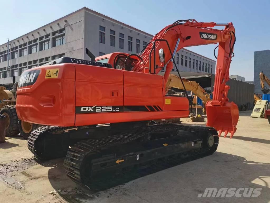Doosan DX 225 Roomikekskavaatorid