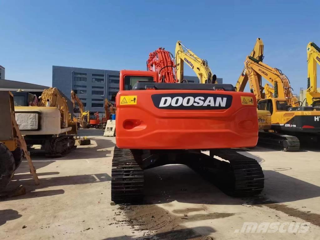 Doosan DX 225 Roomikekskavaatorid
