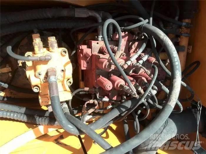 Hyundai R220LC-7 Roomikekskavaatorid