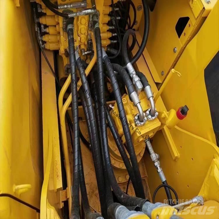 Komatsu 200-8 Roomikekskavaatorid