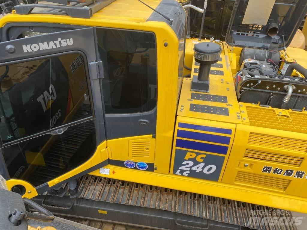 Komatsu PC 240 Roomikekskavaatorid