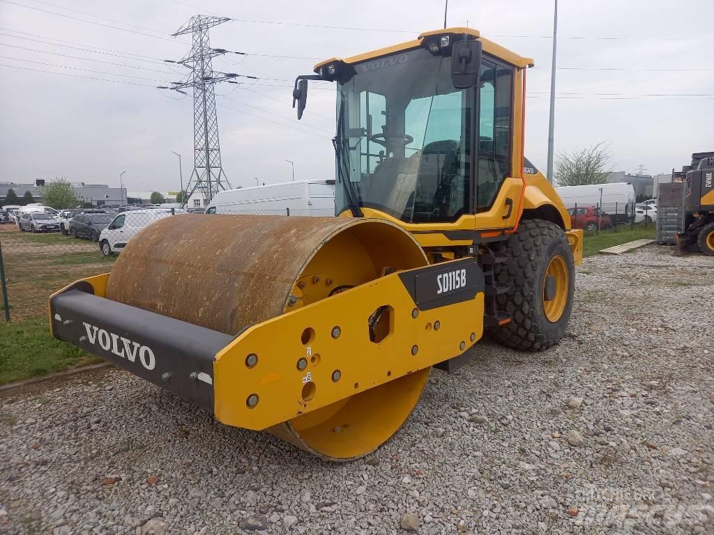 Volvo SD 115 B Ühe trumliga rullid