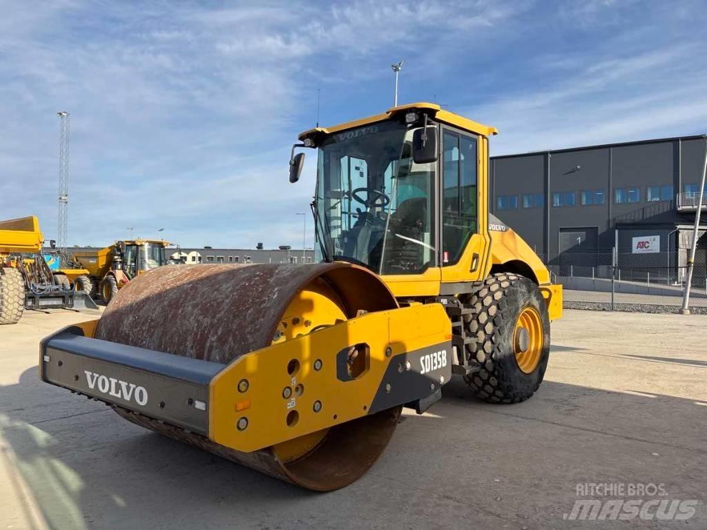 Volvo SD 135 B Ühe trumliga rullid