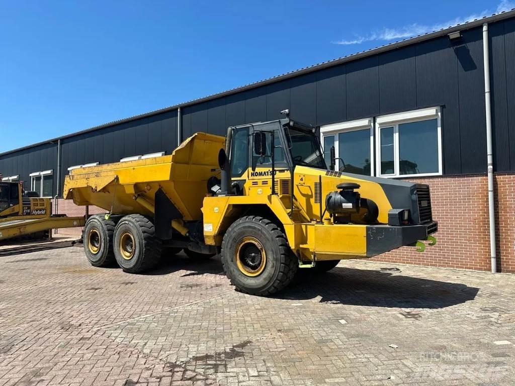 Komatsu HM300-2 Liigendraamiga pinnaseveokid