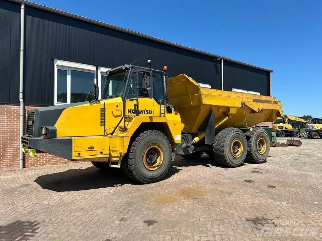 Komatsu HM300-2 Liigendraamiga pinnaseveokid